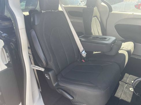 Used 2018 Chrysler Pacifica Touring Plus w/ Tire & Wheel Group FWD image 25