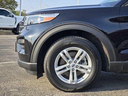 Used 2024 Ford Explorer XLT AWD/4WD image 9