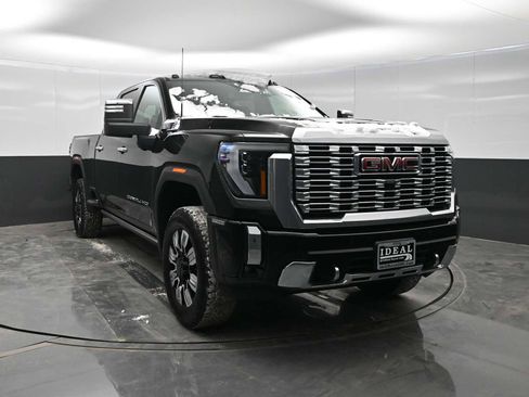 Used 2025 GMC Sierra 2500 Denali image 3