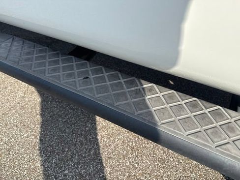Used 2018 Nissan Titan SV AWD/4WD image 9