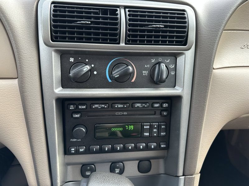 Used 2004 Ford Mustang Coupe RWD image 19