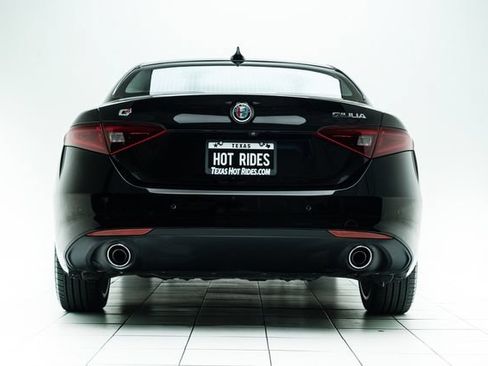 Used 2018 Alfa Romeo Giulia AWD image 16