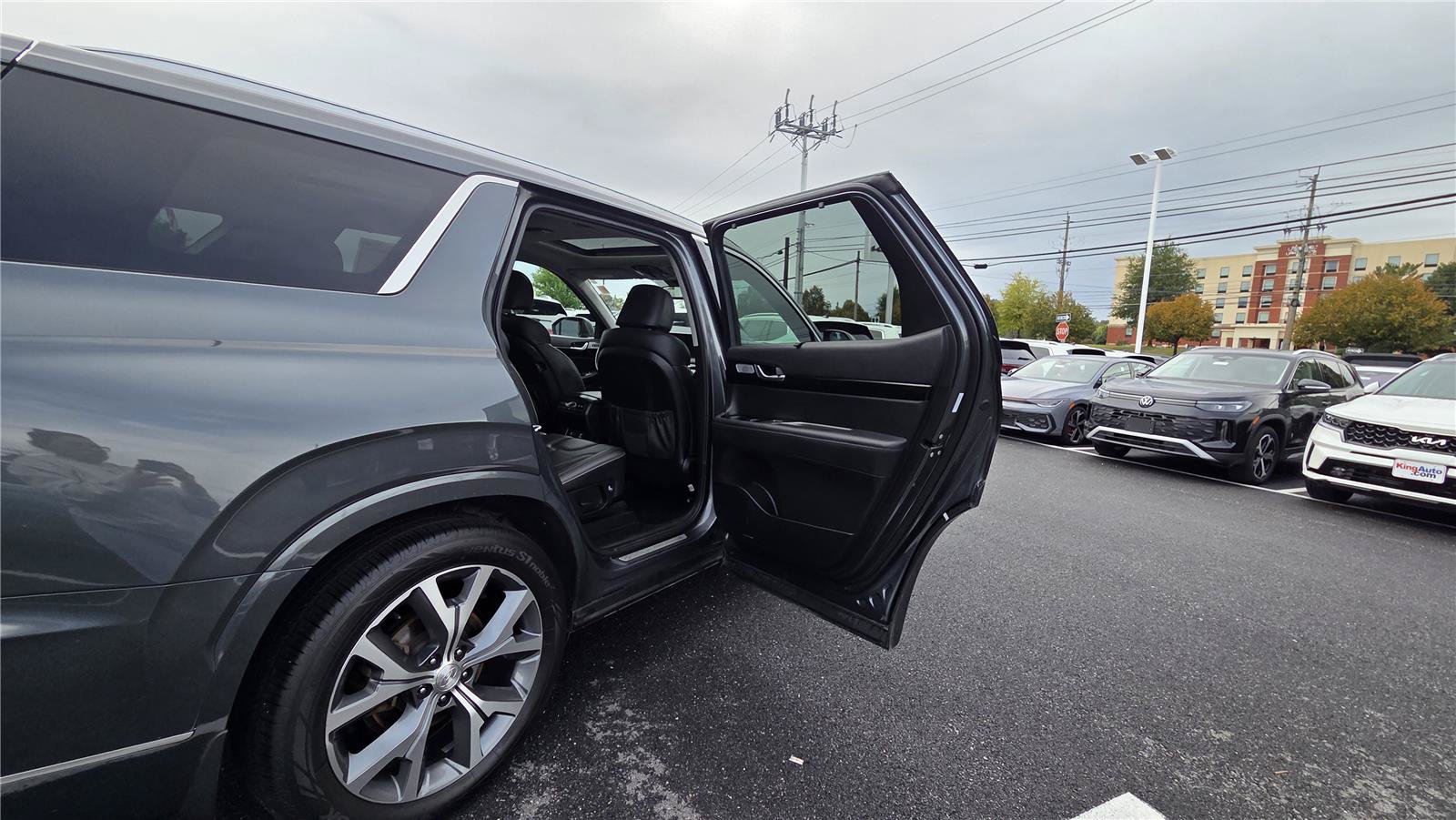 Used 2022 Hyundai Palisade Limited w/ Winter Package AWD/4WD image 36