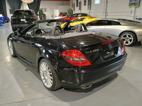 Used 2011 Mercedes-Benz SLK 300 image 4