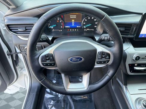 Used 2021 Ford Explorer XLT w/ Equipment Group 202A AWD/4WD image 14