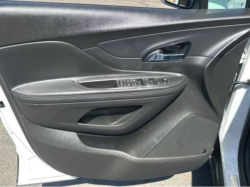 Certified 2021 Buick Encore Preferred FWD image 27