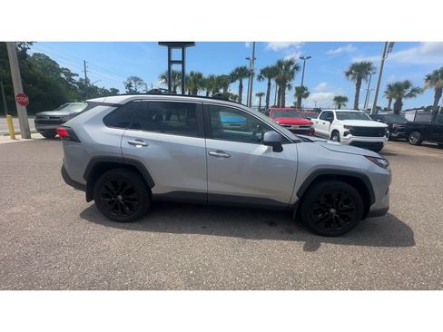 Used 2022 Toyota RAV4 Limited AWD/4WD image 9