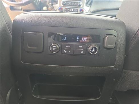 Used 2020 Chevrolet Tahoe Premier RWD image 18