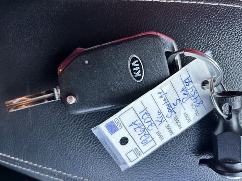 Used 2021 Kia Sportage S image 17