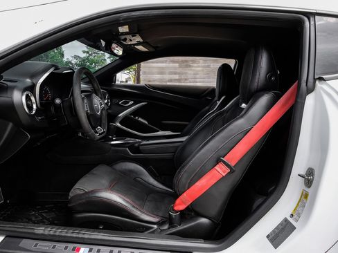 Used 2017 Chevrolet Camaro ZL1 RWD image 4