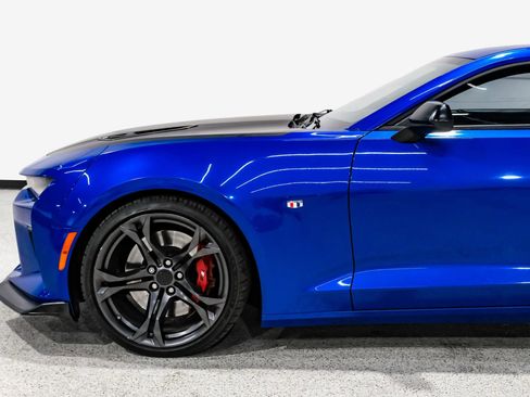 Used 2018 Chevrolet Camaro SS RWD image 9