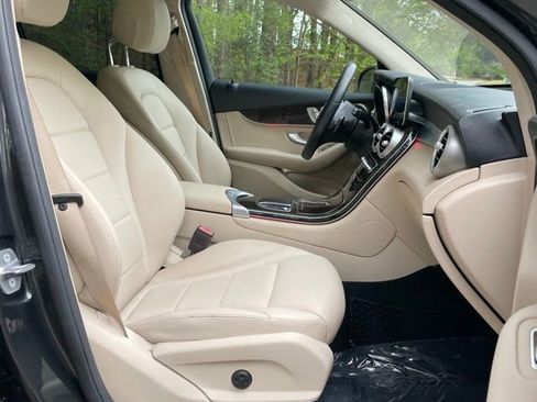Used 2020 Mercedes-Benz GLC 300 w/ Premium Package image 19