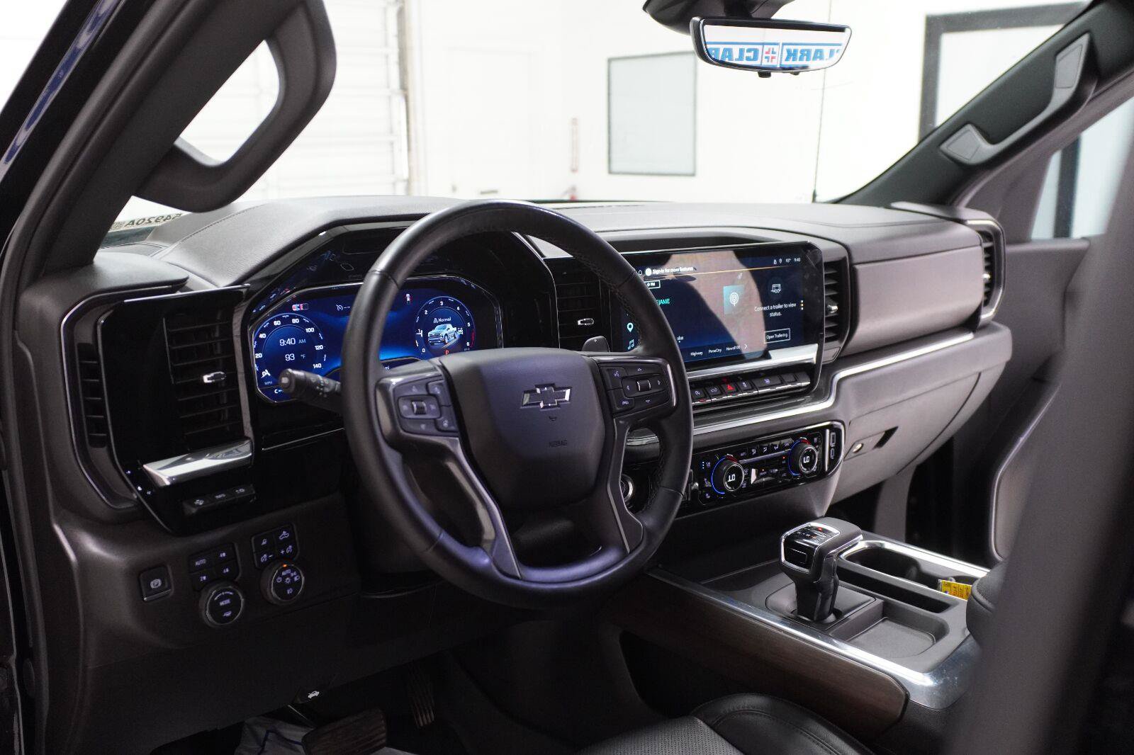 Used 2025 Chevrolet Silverado 1500 High Country w/ High Country Premium Package AWD/4WD image 5