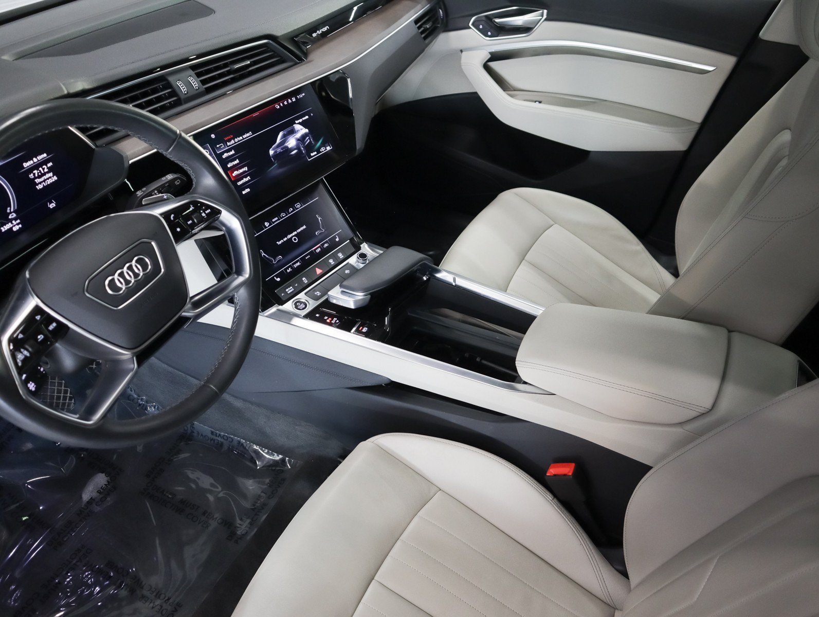 Used 2024 Audi Q8 e-tron Premium AWD/4WD image 24