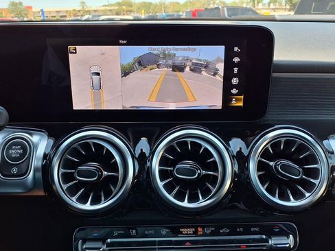 Used 2023 Mercedes-Benz GLB 250 4MATIC w/ Premium Package image 30