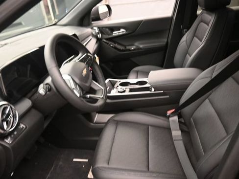 New 2026 Chevrolet Equinox LT w/ Convenience Package II FWD image 8