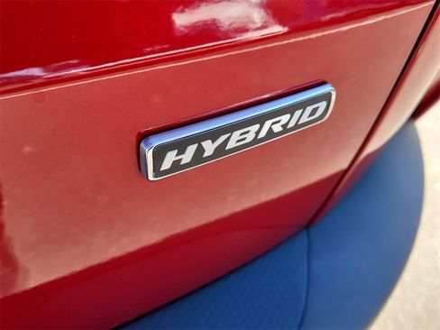 Used 2020 Ford Escape Titanium image 7