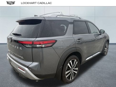 Used 2024 Nissan Pathfinder Platinum image 3