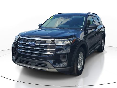 Used 2025 Ford Explorer Active RWD image 3