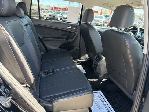 Used 2022 Volkswagen Tiguan SE image 16