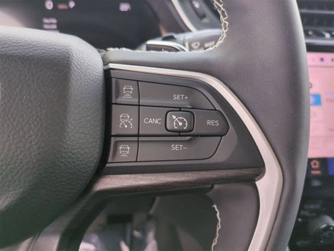 Certified 2023 Jeep Grand Cherokee Limited image 24