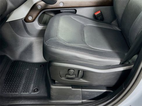 Used 2023 Land Rover Defender 110 X-Dynamic SE image 20