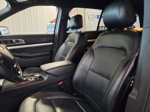 Used 2017 Ford Explorer XLT w/ XLT Technology Feature Bundle image 14