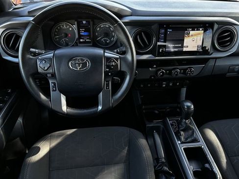 Used 2018 Toyota Tacoma TRD Sport w/ Technology Package RWD image 11