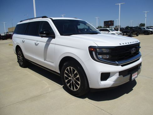 Used 2025 Ford Expedition Max Platinum AWD/4WD image 8