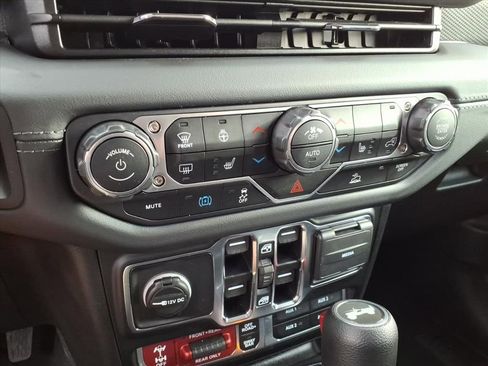 Certified 2025 Jeep Wrangler Unlimited Rubicon 4xe w/ Convenience Group AWD/4WD image 16