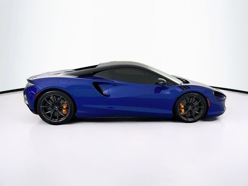 Used 2023 McLaren Artura RWD image 4