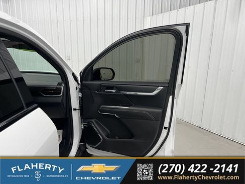 Used 2025 GMC Acadia Elevation w/ Elevation Premium Package FWD image 14