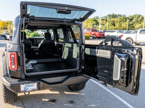 New 2025 Ford Bronco Badlands image 8