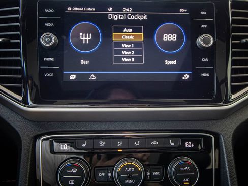 Certified 2023 Volkswagen Atlas Cross Sport SEL R-Line AWD/4WD image 43