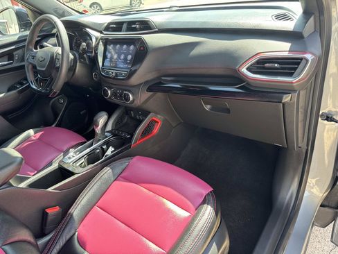 Used 2023 Chevrolet TrailBlazer RS w/ Sun and Liftgate Package FWD image 13