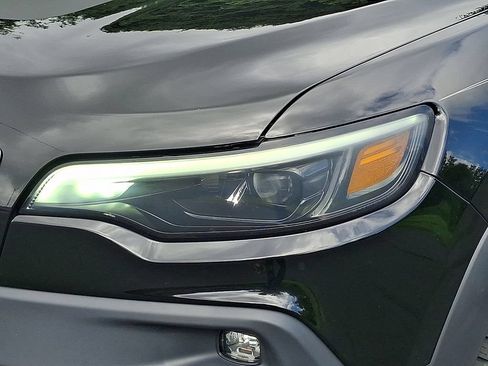Used 2019 Jeep Cherokee Trailhawk AWD/4WD image 9
