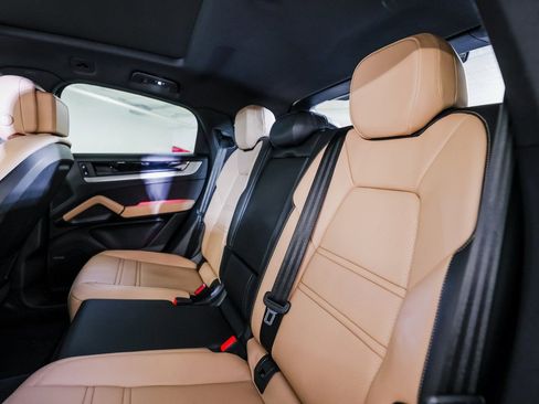 Certified 2025 Porsche Cayenne Coupe image 25