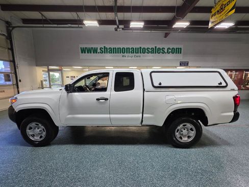Used 2020 Toyota Tacoma SR image 12