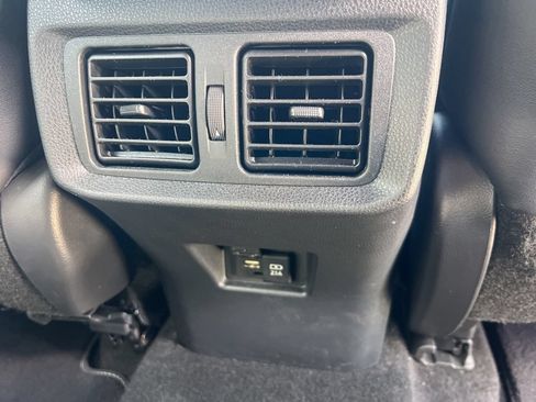 Used 2022 Toyota Venza XLE AWD/4WD image 47