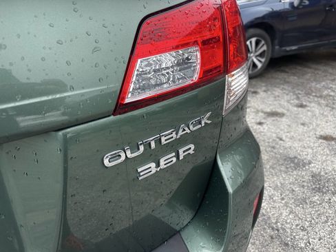 Used 2012 Subaru Outback 3.6R Limited w/ Moonroof Pkg AWD/4WD image 7