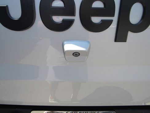 Used 2023 Jeep Gladiator Sport AWD/4WD image 24