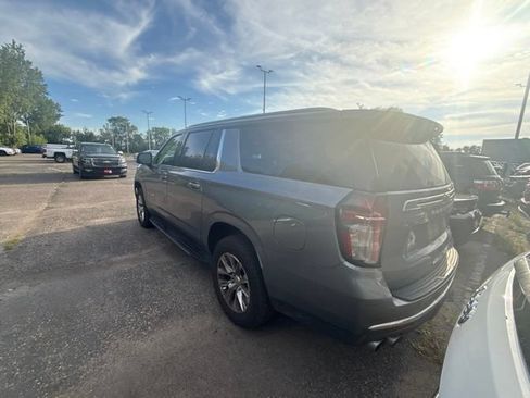 Used 2021 Chevrolet Suburban Premier w/ Premium Package AWD/4WD image 3