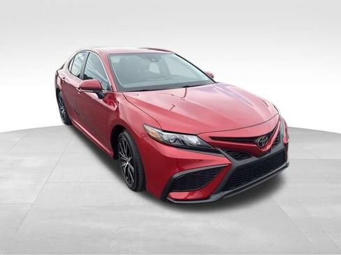 Used 2024 Toyota Camry SE w/ Convenience Package FWD image 7