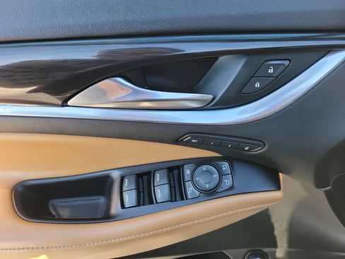 Used 2019 Buick Enclave Premium image 8