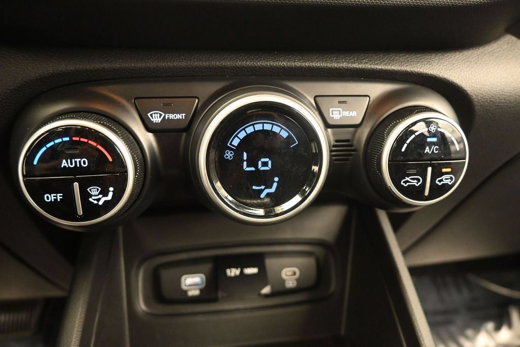 Used 2025 Hyundai Venue SEL FWD image 22
