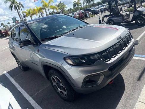 Used 2022 Jeep Compass Trailhawk w/ Trailhawk Convenience Group AWD/4WD image 3