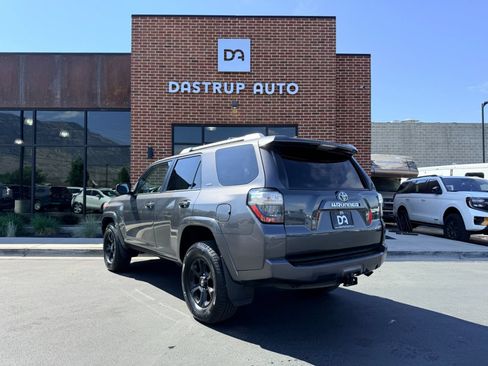 Used 2016 Toyota 4Runner SR5 AWD/4WD image 6