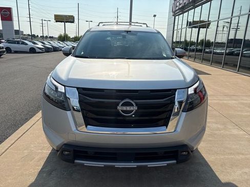 Certified 2025 Nissan Pathfinder SL AWD/4WD image 8