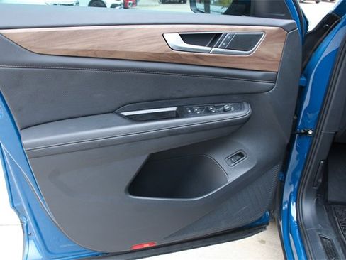 Certified 2025 Volkswagen Atlas SE image 13