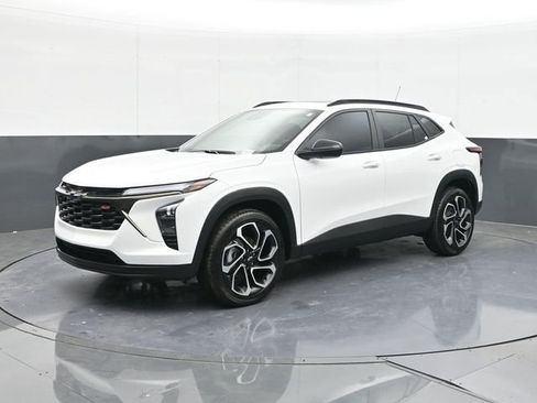 New 2026 Chevrolet Trax RS w/ Sunroof Package FWD image 4
